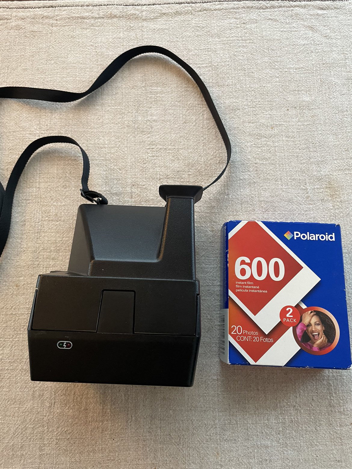 Polaroid Sun 600 instant film camera - photo 4