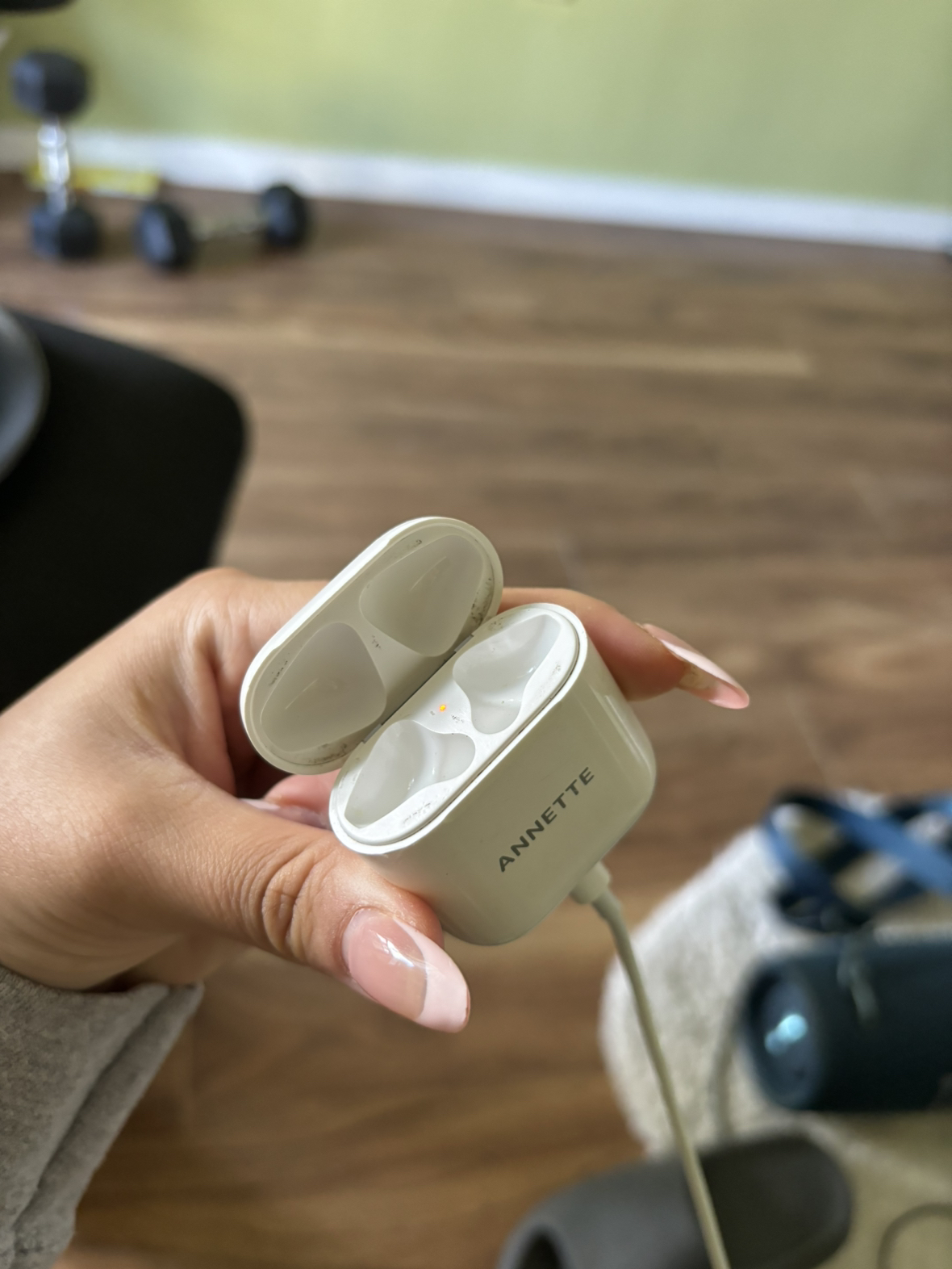 AirPods Gen 1 or 2 (engraved name) - photo 2