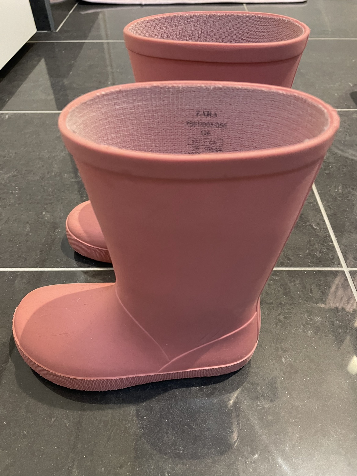 Zara rain boots image indicator(2)