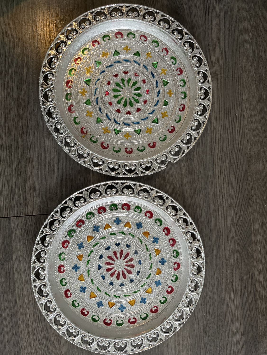 Set of 2 round decorative plastic trays thumbnail