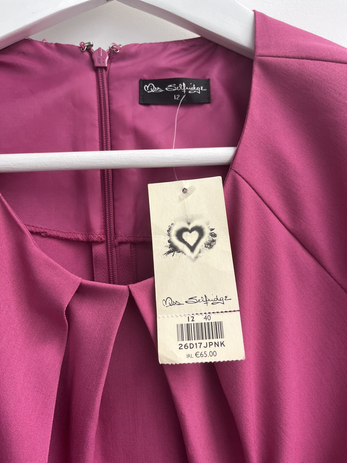 Fuchsia pink dress image indicator(2)