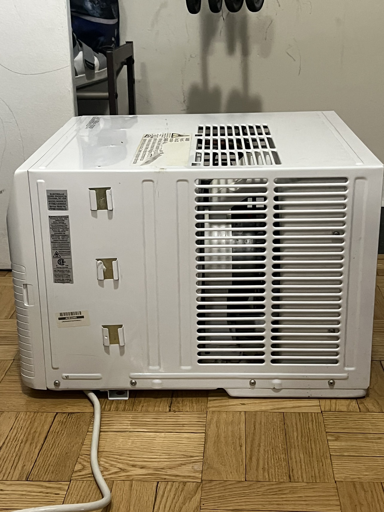 FRIGIDAIRE white - photo 3