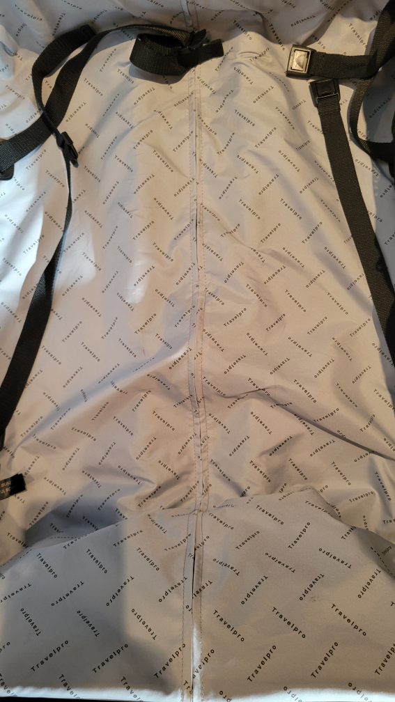 Large Travelpro Suitcase Luggage - photo 3