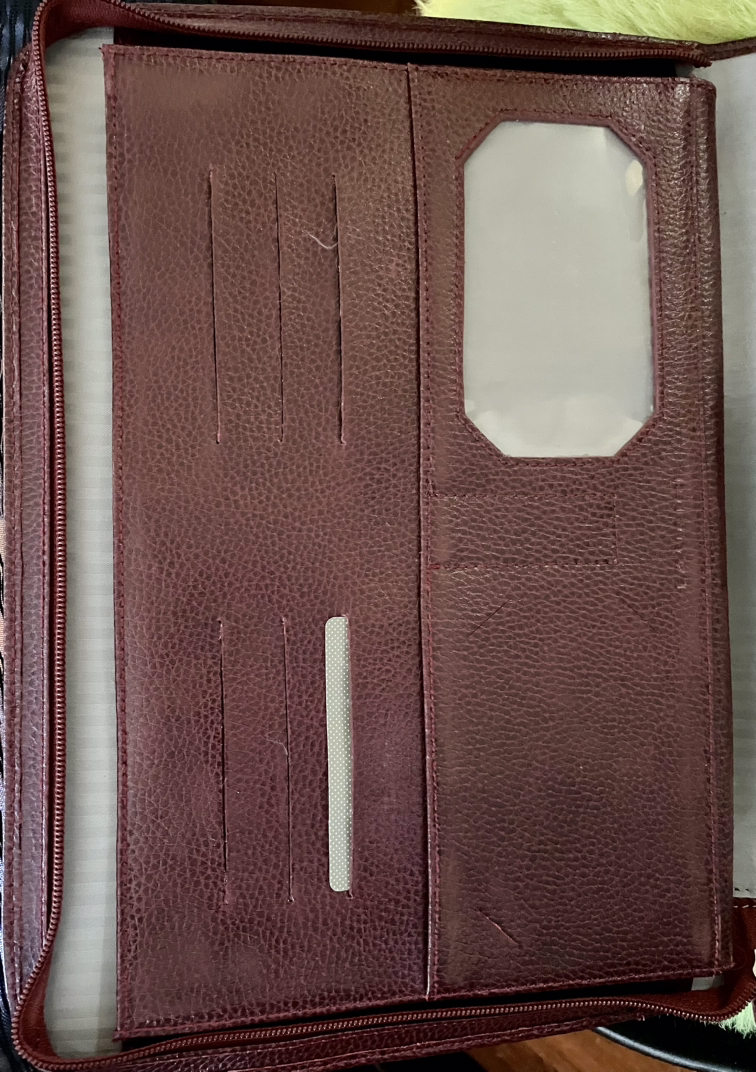 Leather Zipped Binder image indicator(4)