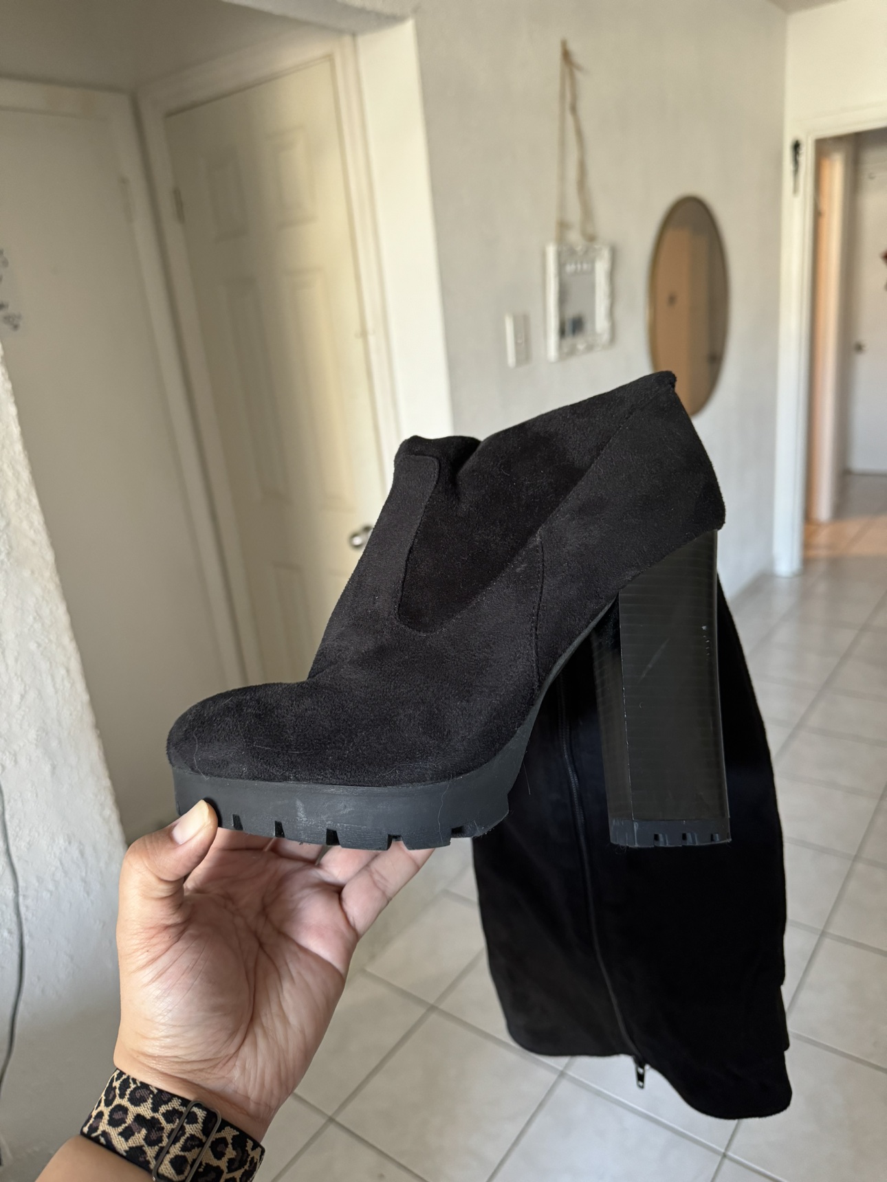 KNEE-HIGH BOOTS FOR SALE! image indicator(2)