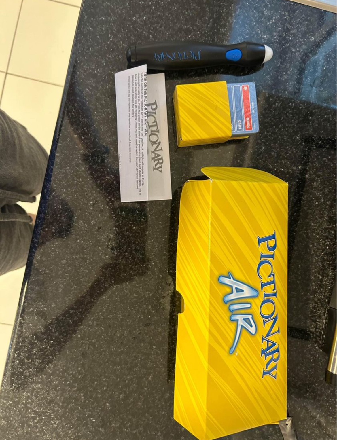 Pictionary Air, Never used just opened image indicator(4)