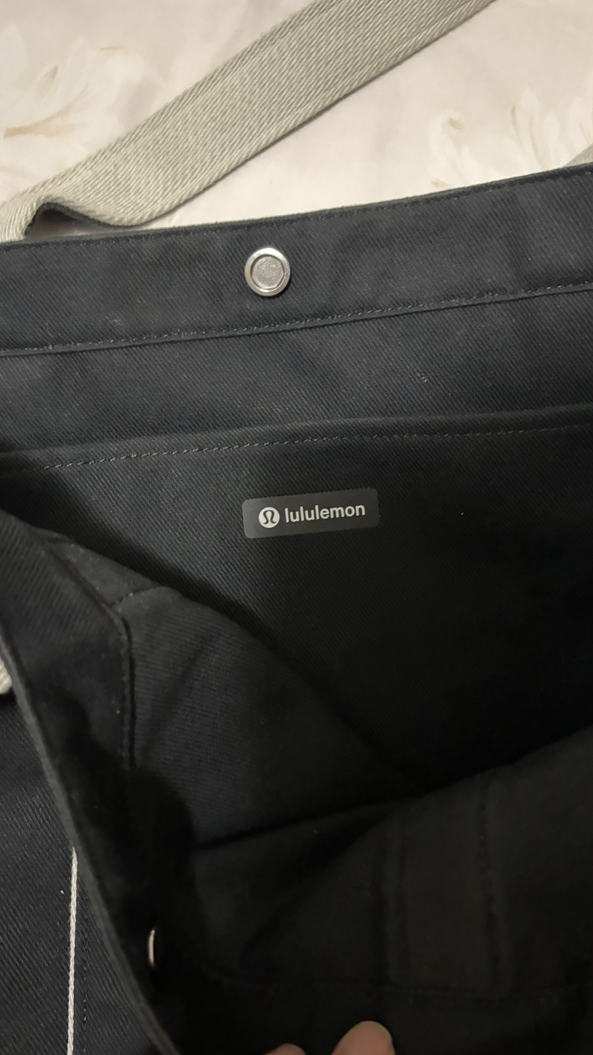 Lululemon Tote Bag image indicator(3)