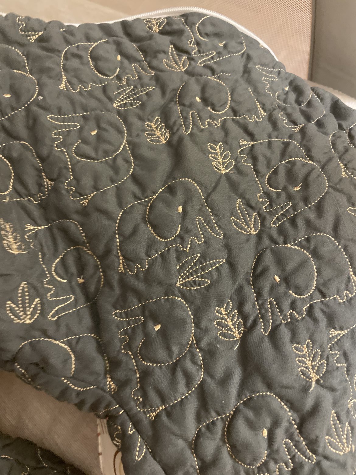 Boppy pillow with 2 cases image indicator(3)