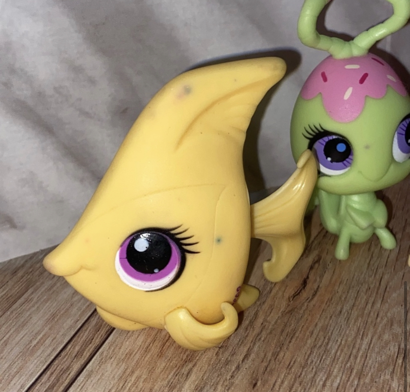 Littlest Pet Shop Generation 4 Pets Bundle of 17 image indicator(4)