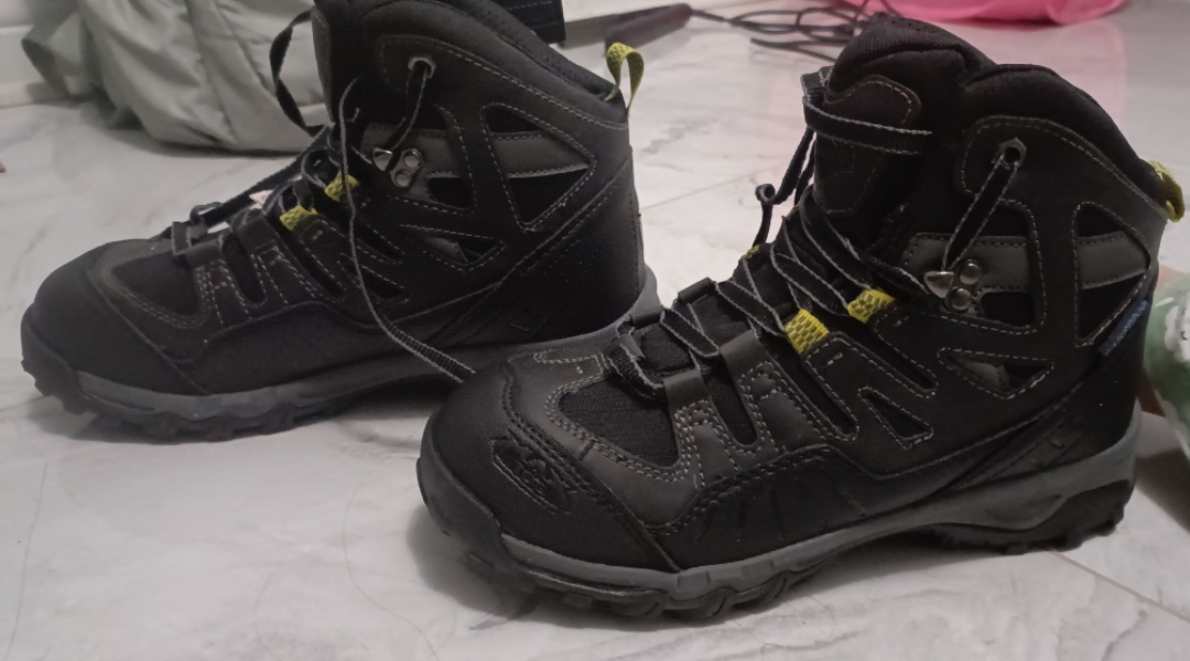 safety shoes (size 7)