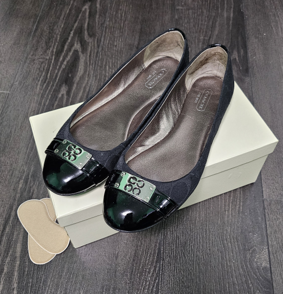 Like New - Women's Coach Flats - photo 3