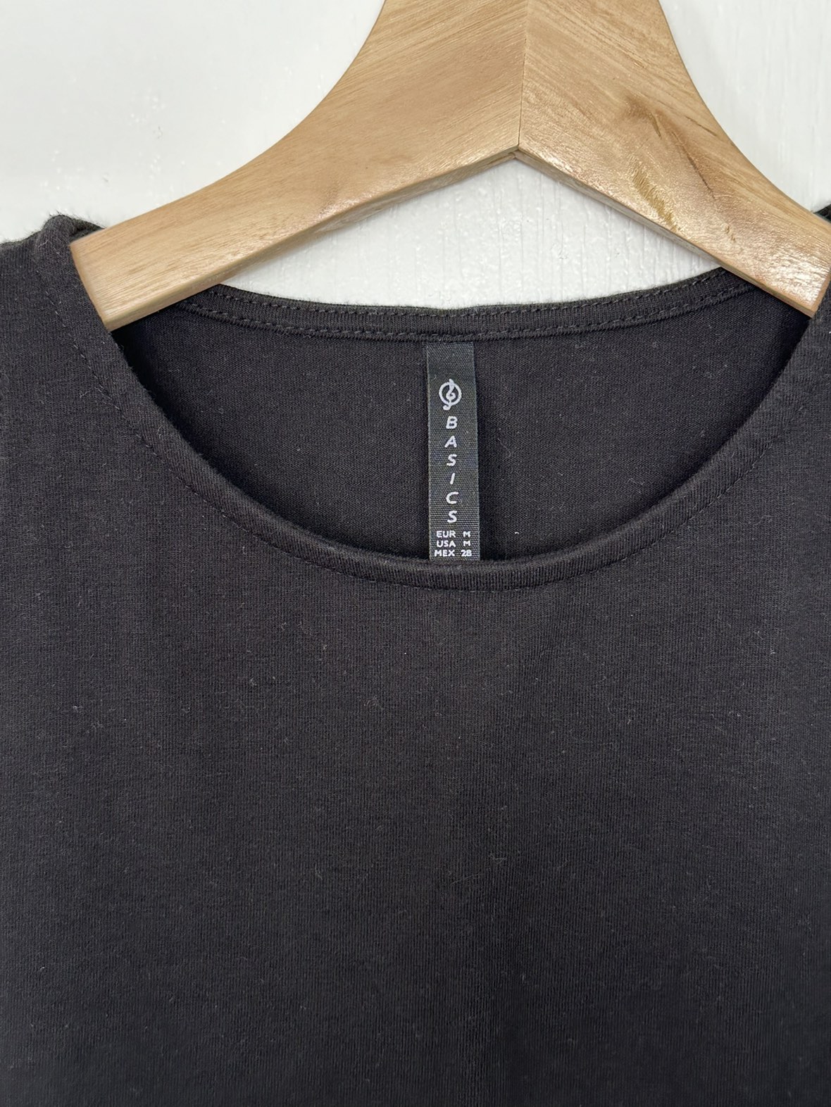Black sleeveless crop top • size M • Stradivarius image indicator(4)