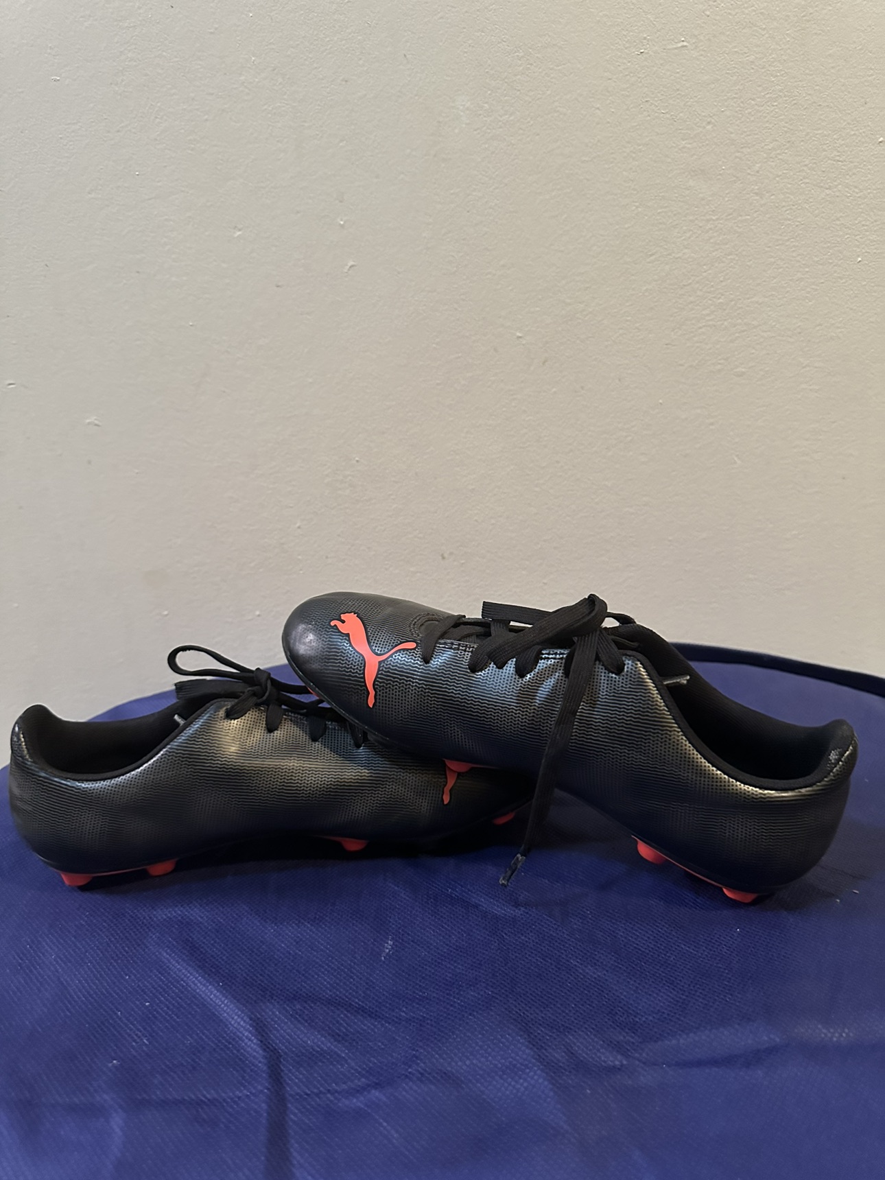 Kids Soccer shoes size 4