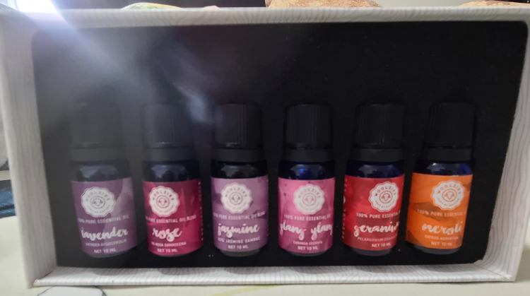 FLORAL ESSENTIAL OILS SET - photo 2