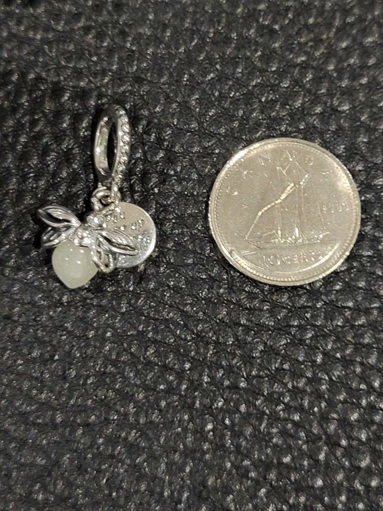 Glow-in-the-dark Firefly Dangle Charm image indicator(2)