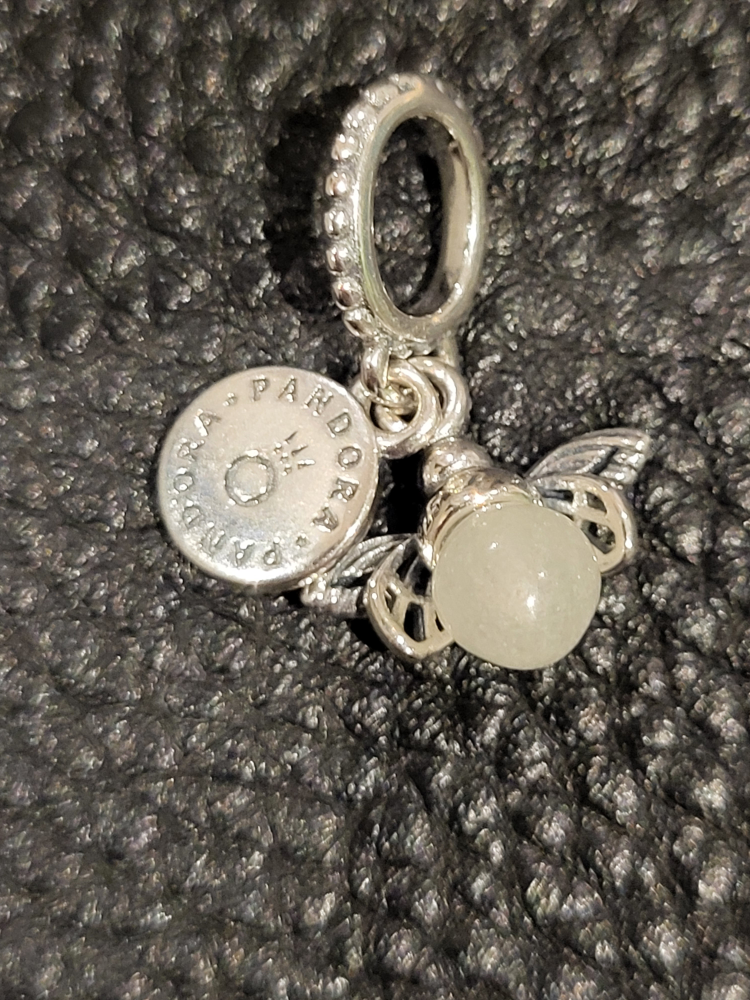 Glow-in-the-dark Firefly Dangle Charm image indicator(4)