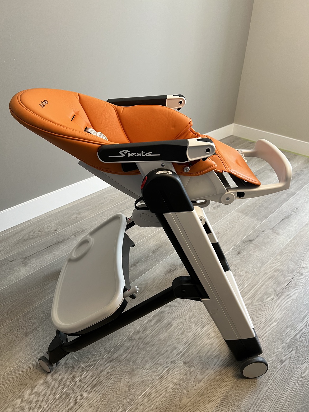 Peg-Perego Siesta Leatherette High Chair image indicator(3)