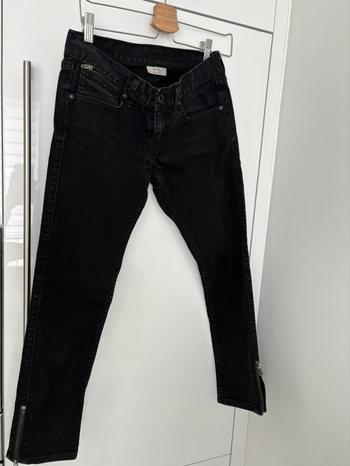 MUST GO: Levi’s Vintage Jeans Size 26? 🥕