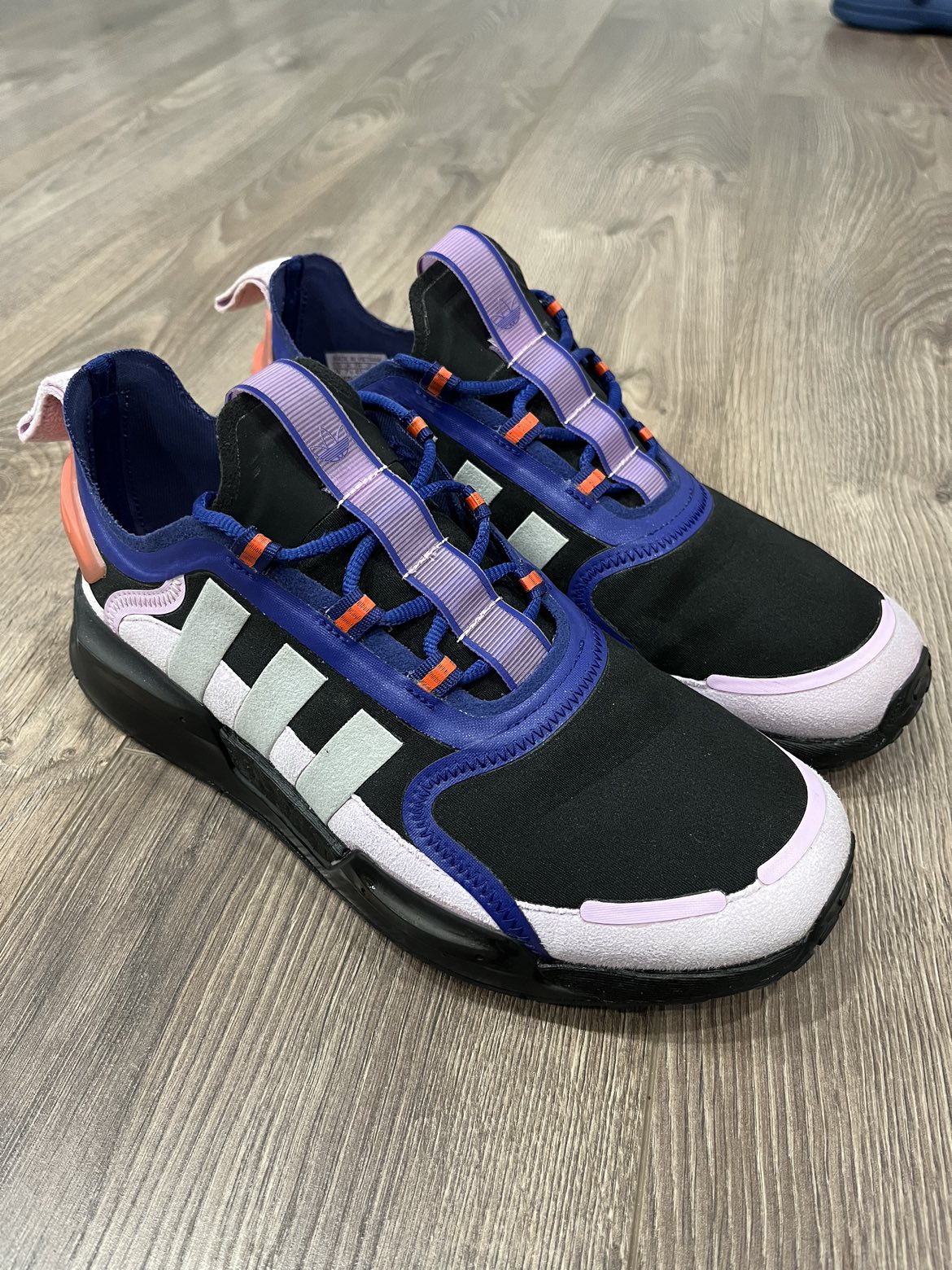 ADIDAS women’s shoes NMD_V3 Size 9 US
