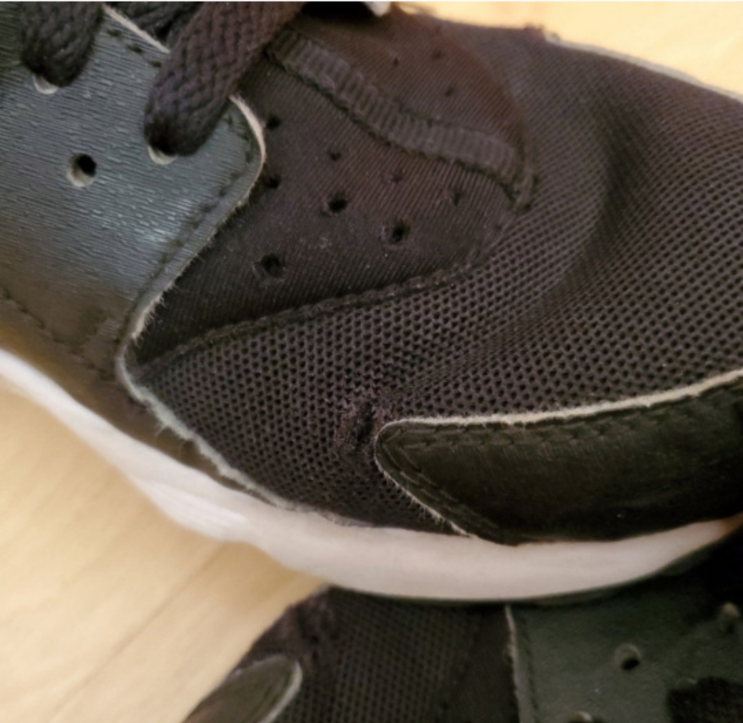 Kids Nike Huarache sneaker image indicator(4)