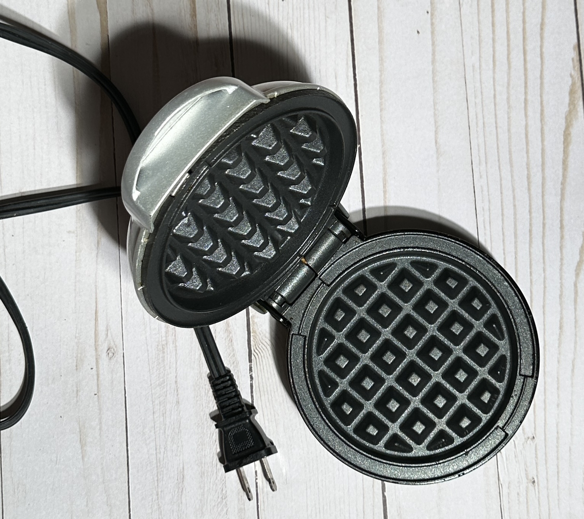 Dash Mini waffle Maker - photo 3