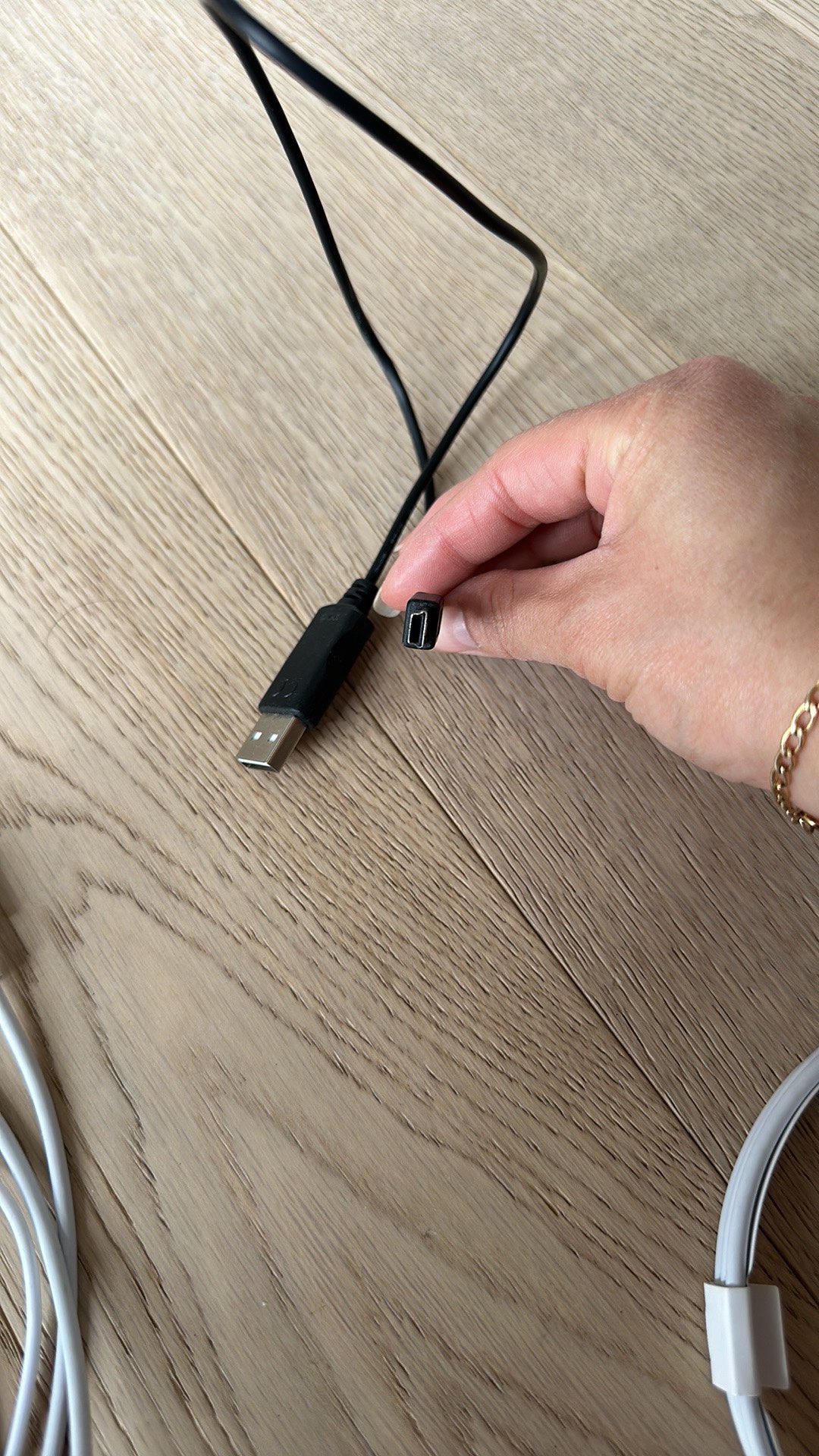 Cables - various sizes & connectors - photo 4
