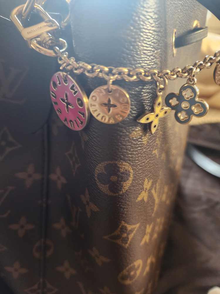 louis vuitton keychain image indicator(3)