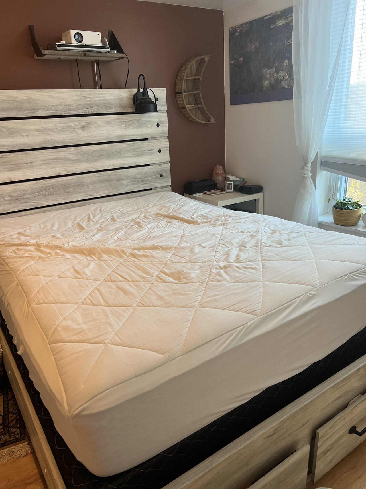 Queen Size mattress and mattress protector
