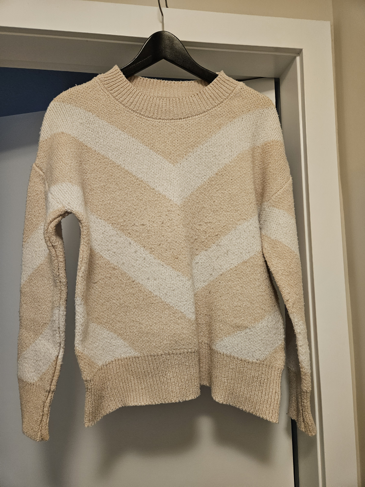 #freecycle knit sweater thumbnail
