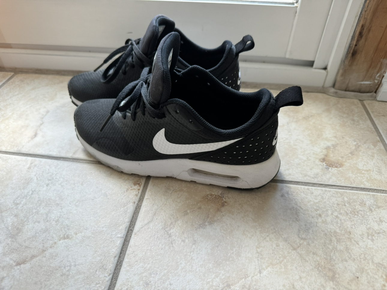 Nike Air Max Tavas (Women’s size 7) - photo 2