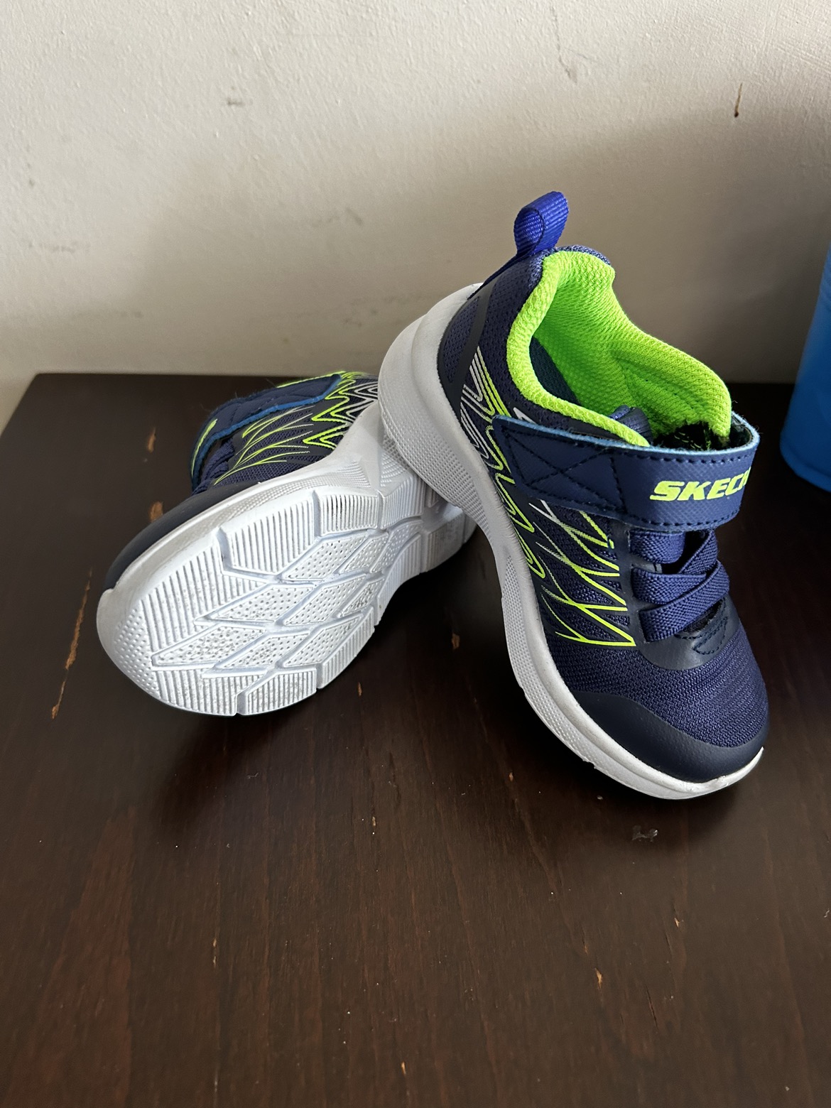 Toodler sport shoes size 6 Skechers brand thumbnail