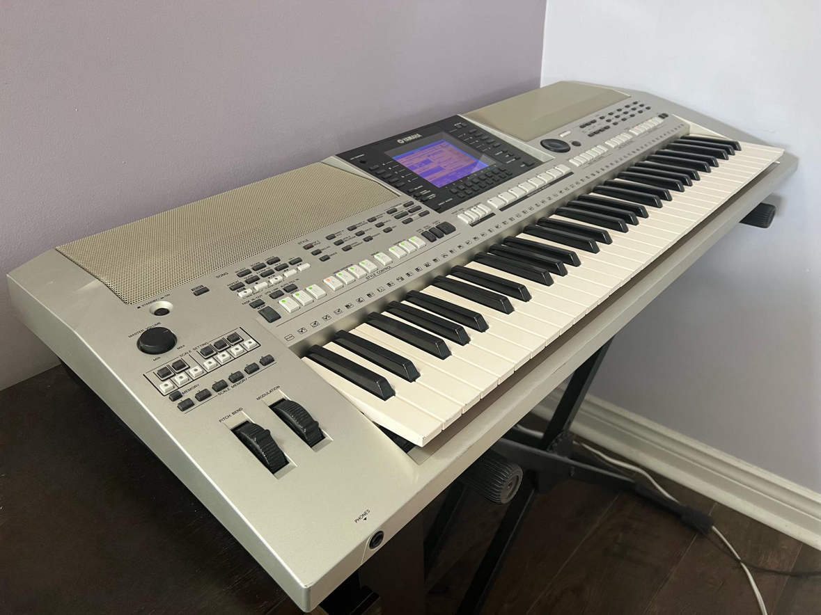 YAMAHA PSR OR700 - Oriental Keyboard with adjustable stand