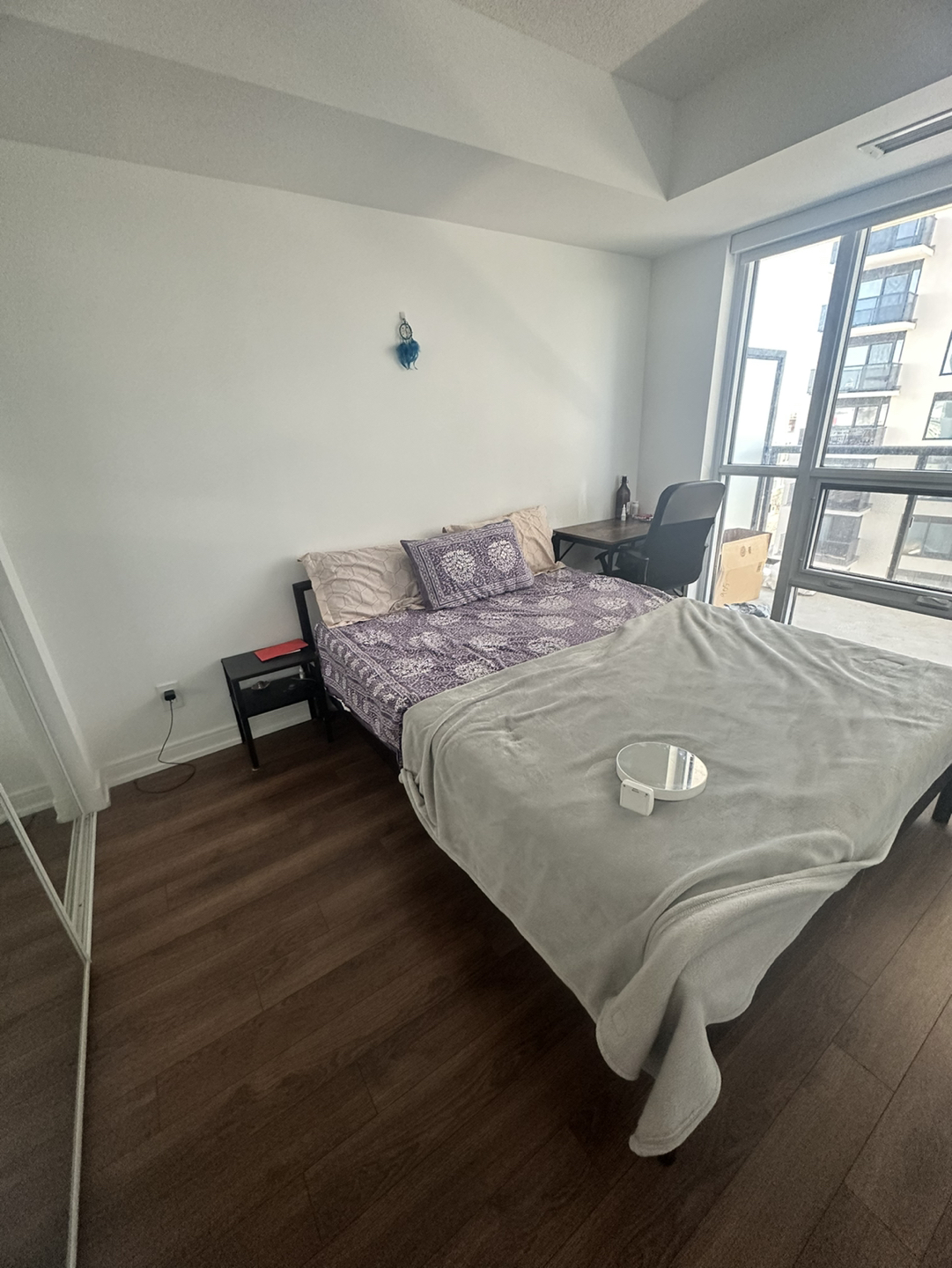 Metal frame bed with 2 side tables - photo 2