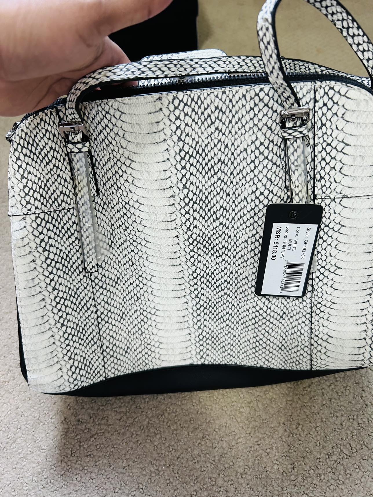 Guess hand bag image indicator(3)