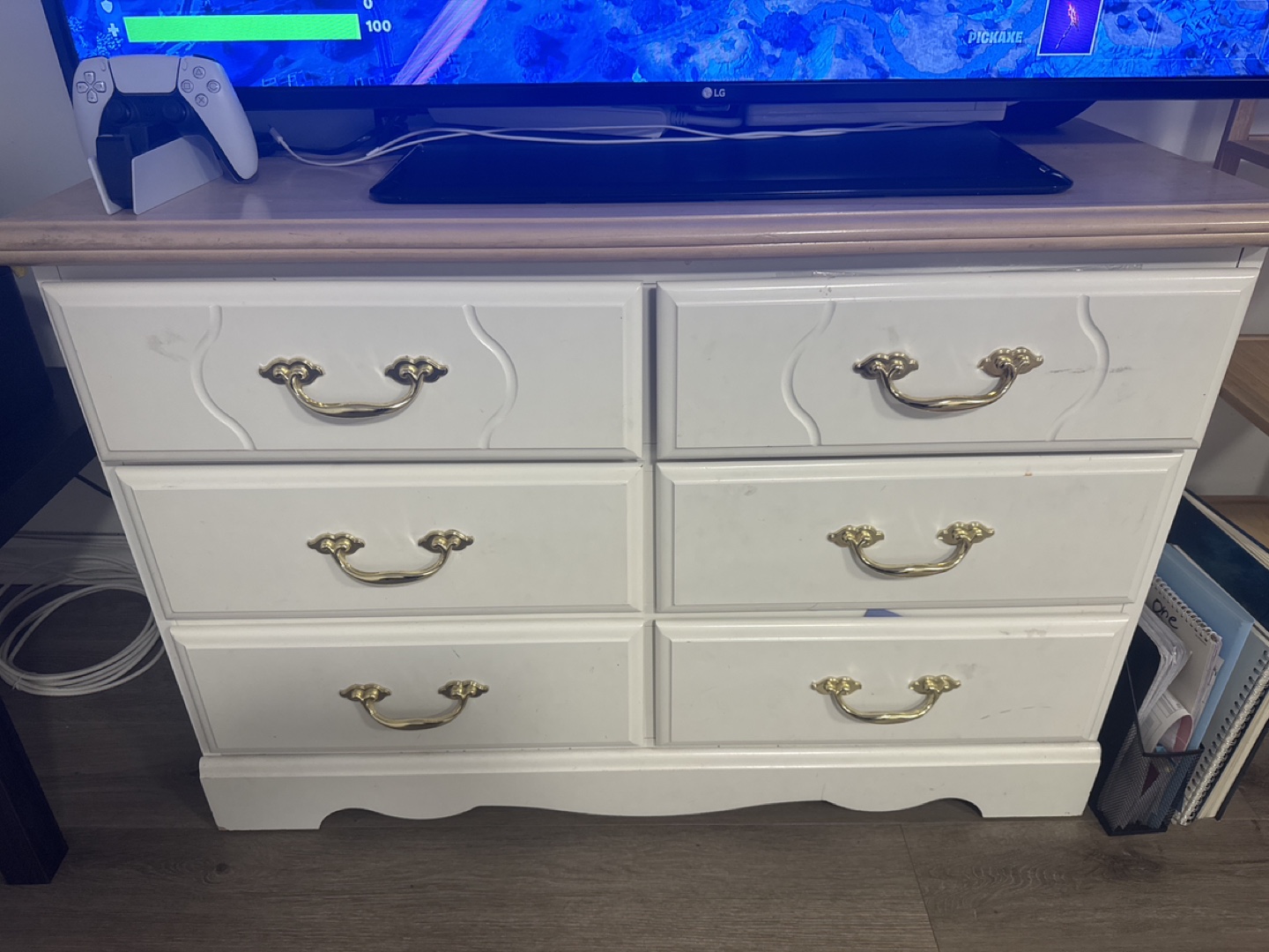 Moving out sale - TV stand - Chest of draw