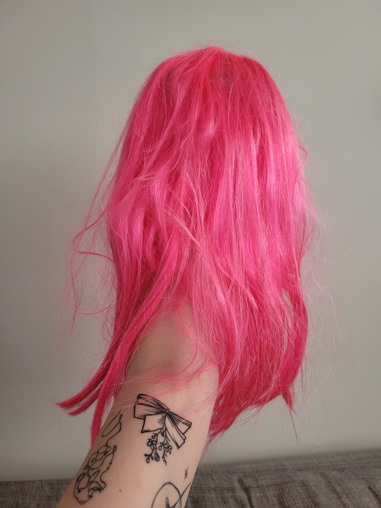 Neon pink shoulder length wig w/bangs image indicator(3)