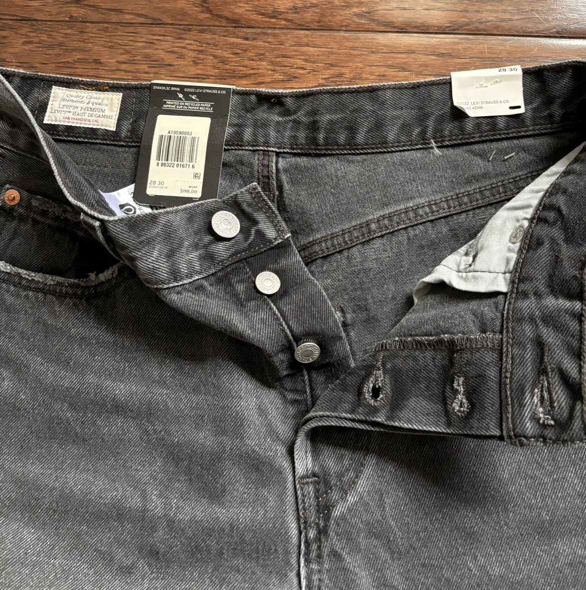 Levi’s 501 28” BNWT Women image indicator(2)