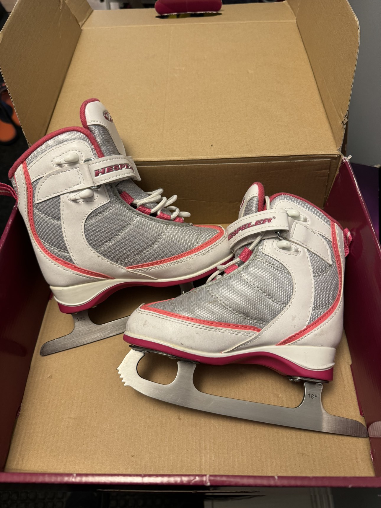 Ice skate size Y12