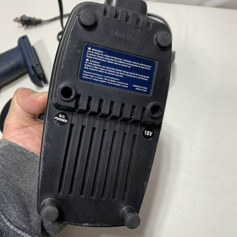 RONA 18V Cordless Drill w/ 2 battery pack and charger image indicator(10)