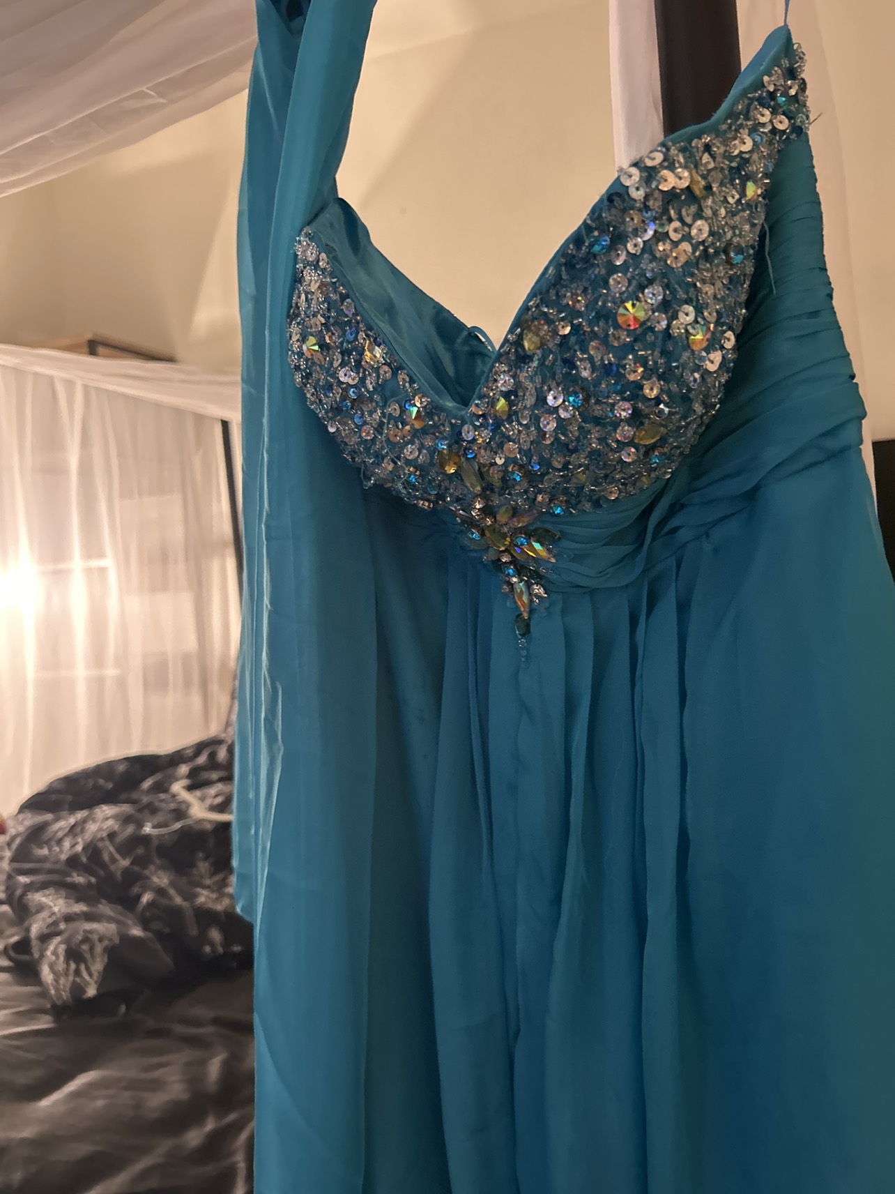 Prom dresses or graduation gowns - photo 3