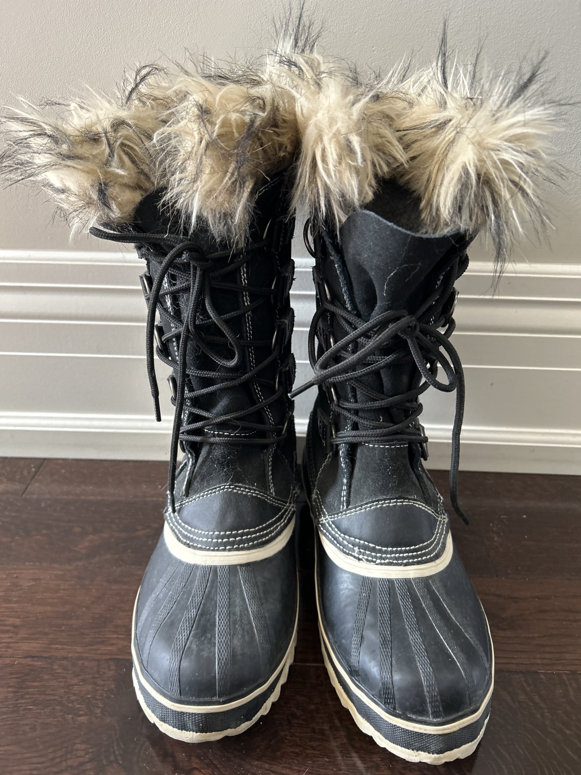 Winter boots thumbnail