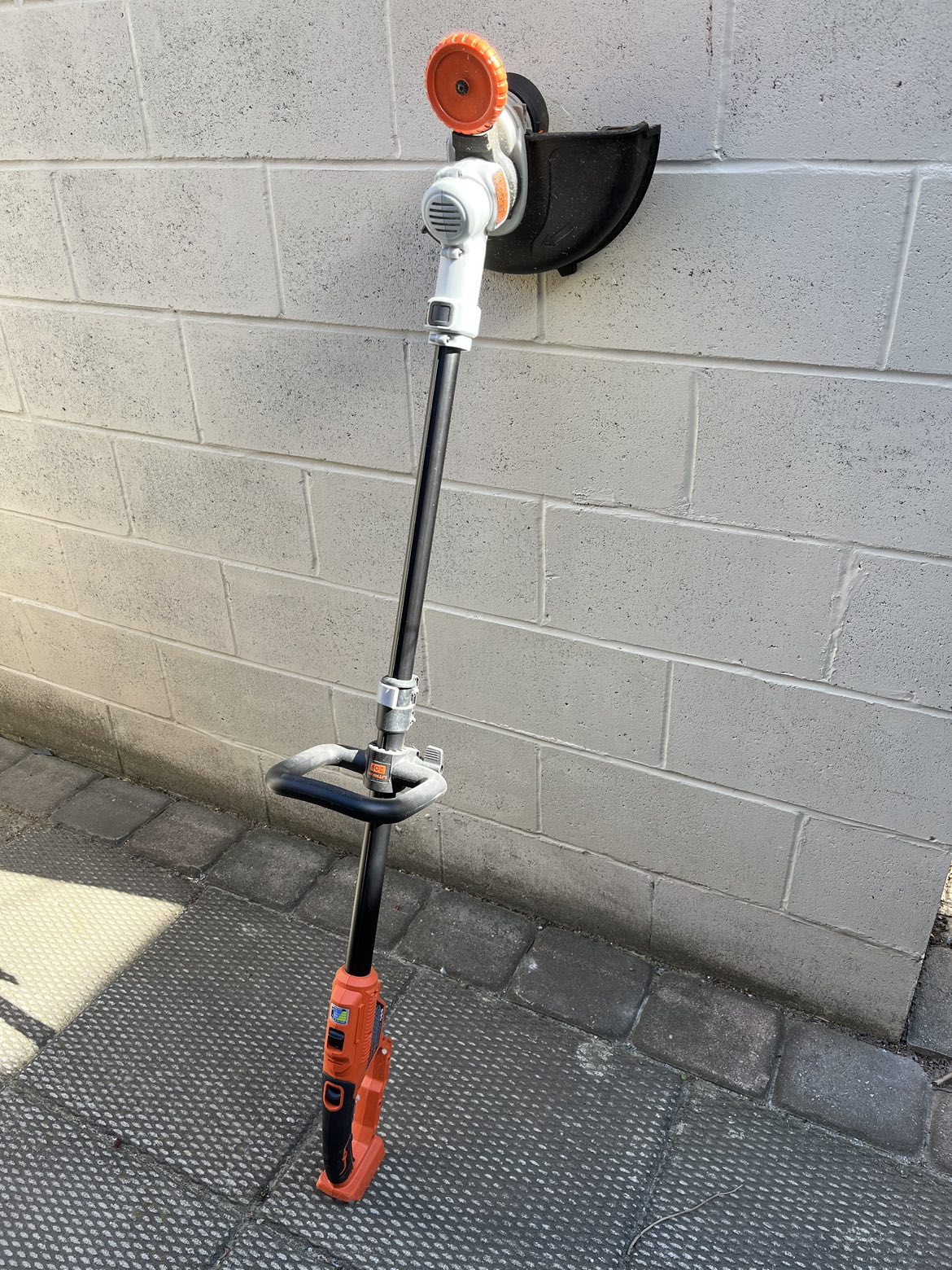 Cordless Black and Decker Weed Wacker