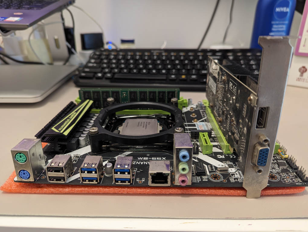 Xeon E5-2658 V3 CPU + board - photo 2