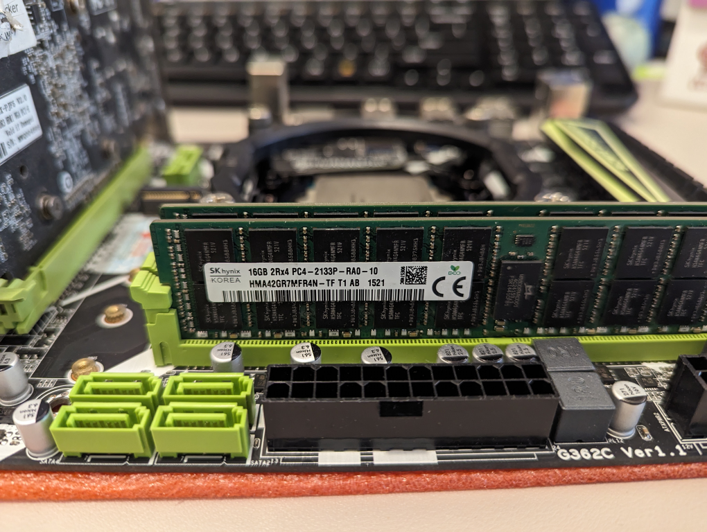 Xeon E5-2658 V3 CPU + board - photo 4