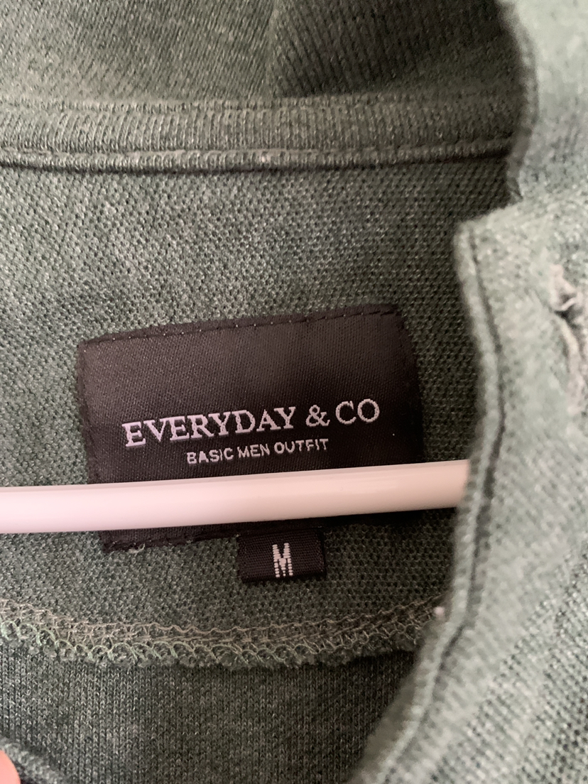 Brand new medium polo shirt (Dark Green) image indicator(2)