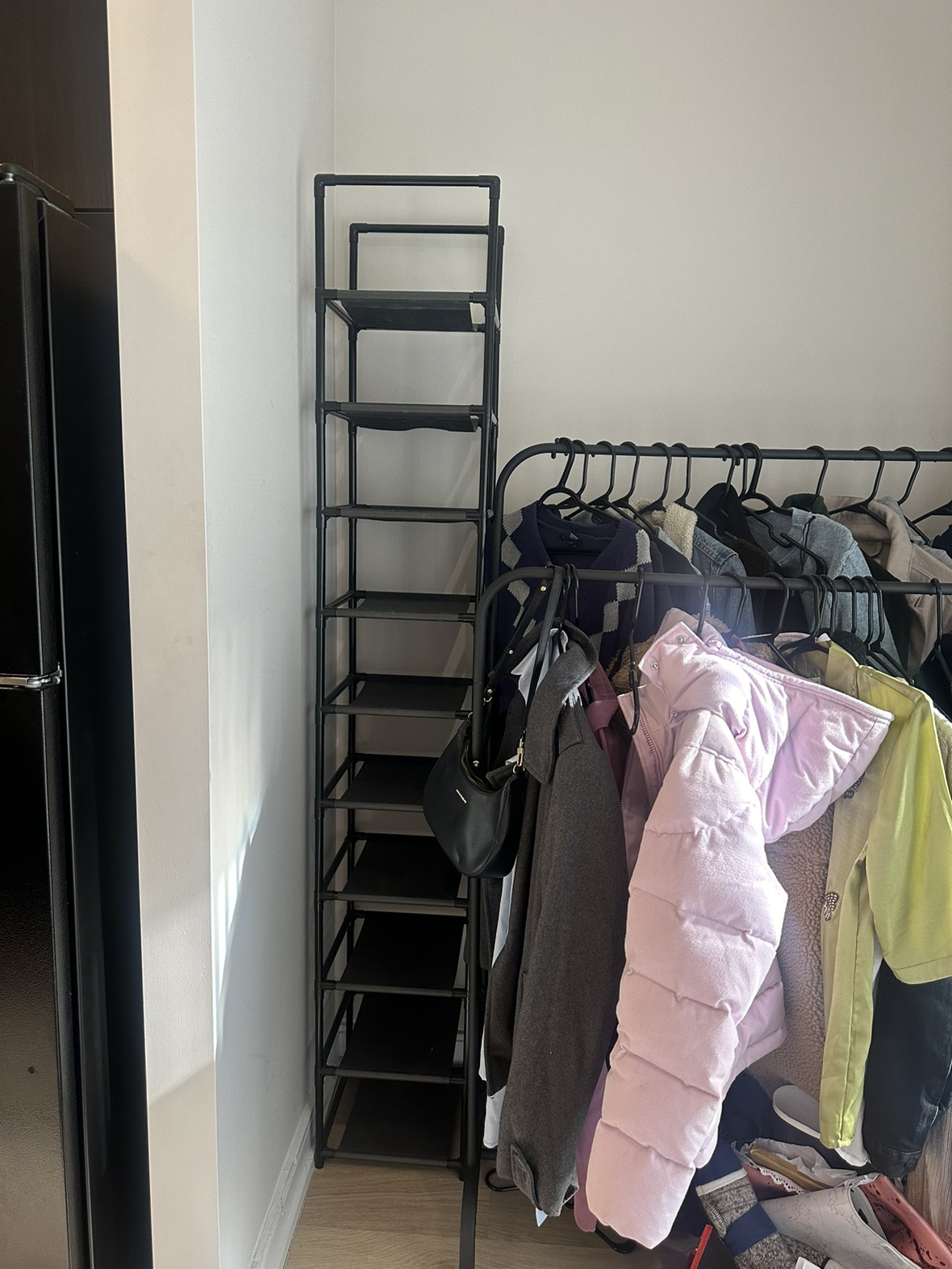 Shoe shelf! image indicator(4)