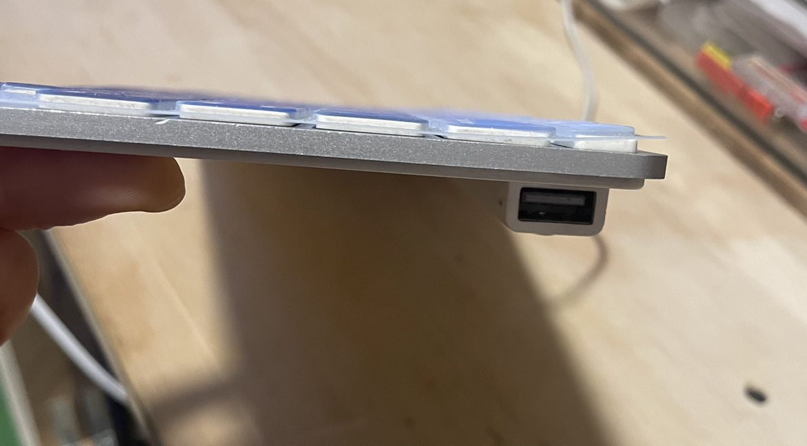 Apple keyboard with 2 USB connectors - photo 2