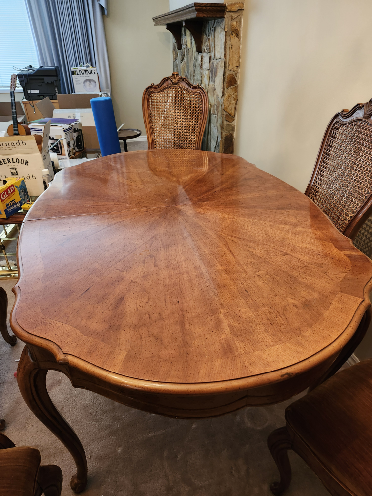 Vintage beautiful dinning room table with 6 chairs
