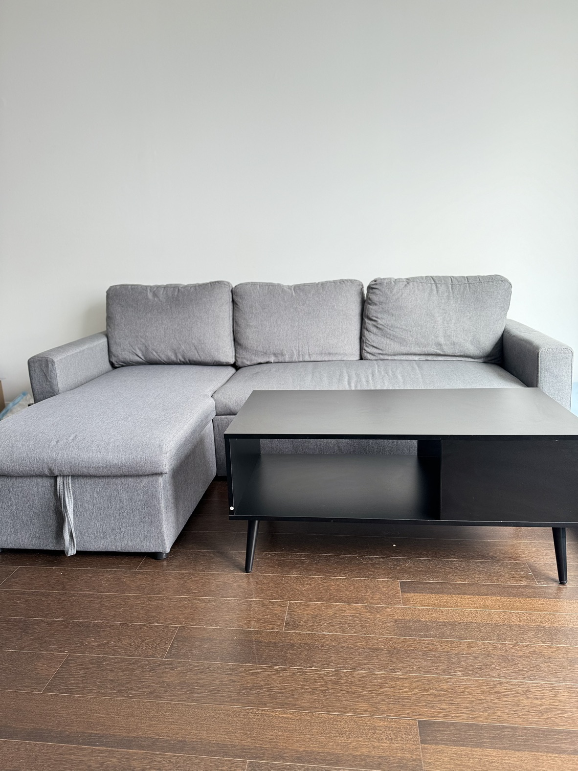 3 Seater L-shaped sofa with storage and coffee table