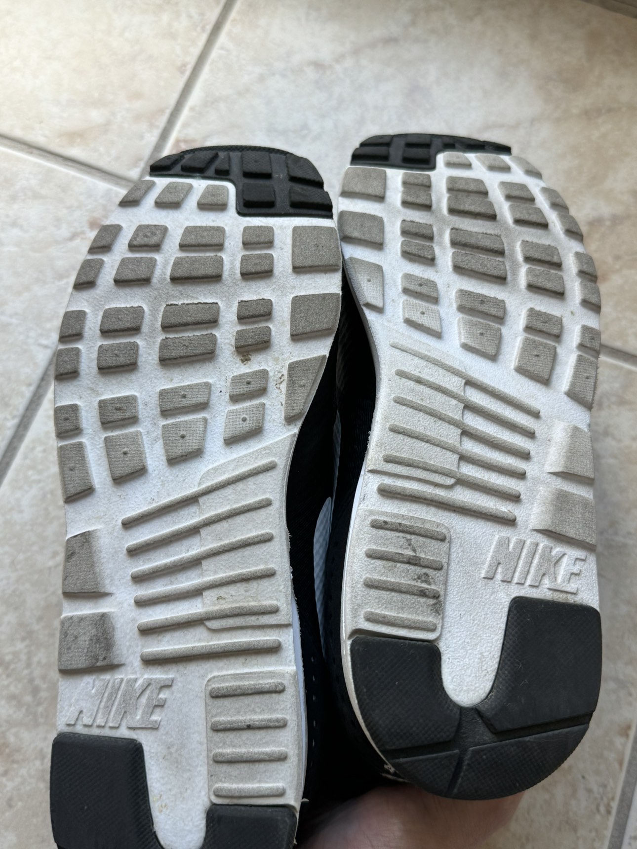 Nike Air Max Tavas (Women’s size 7) - photo 4